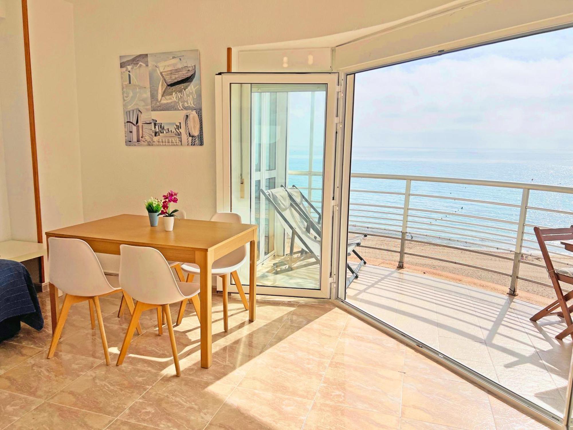 شقة Atico Frente Al Mar 2 Terrazas Barbacoa Y Parking Sujeto A Disponibilidad إل كامبيلو المظهر الخارجي الصورة
