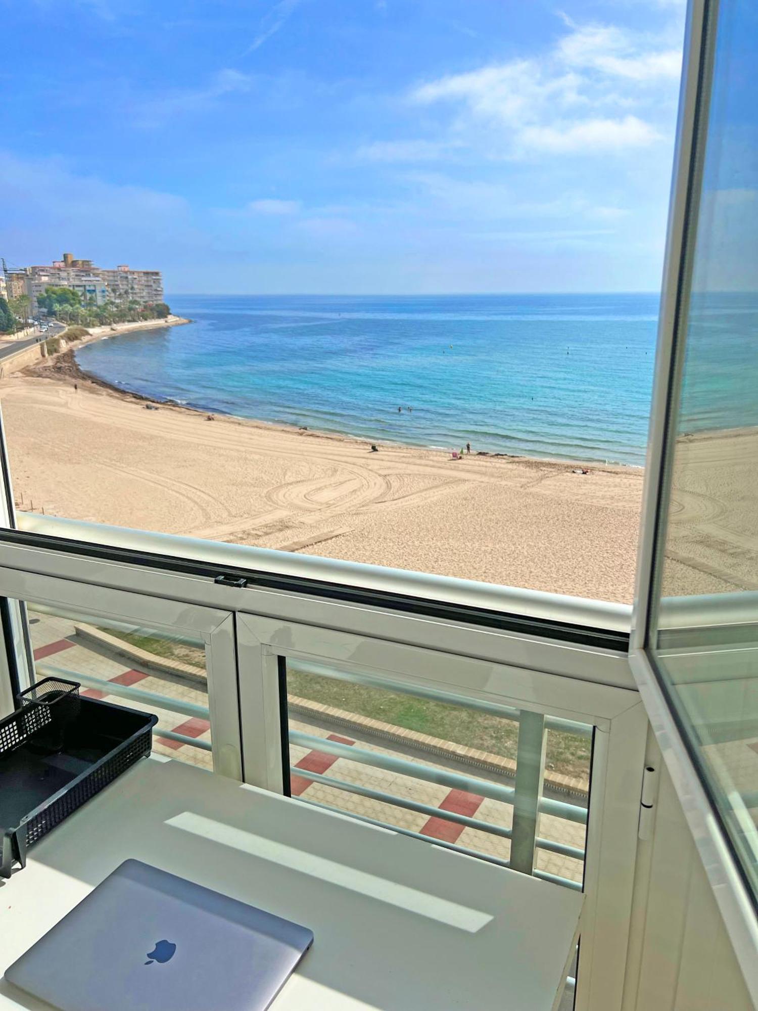 شقة Atico Frente Al Mar 2 Terrazas Barbacoa Y Parking Sujeto A Disponibilidad إل كامبيلو المظهر الخارجي الصورة