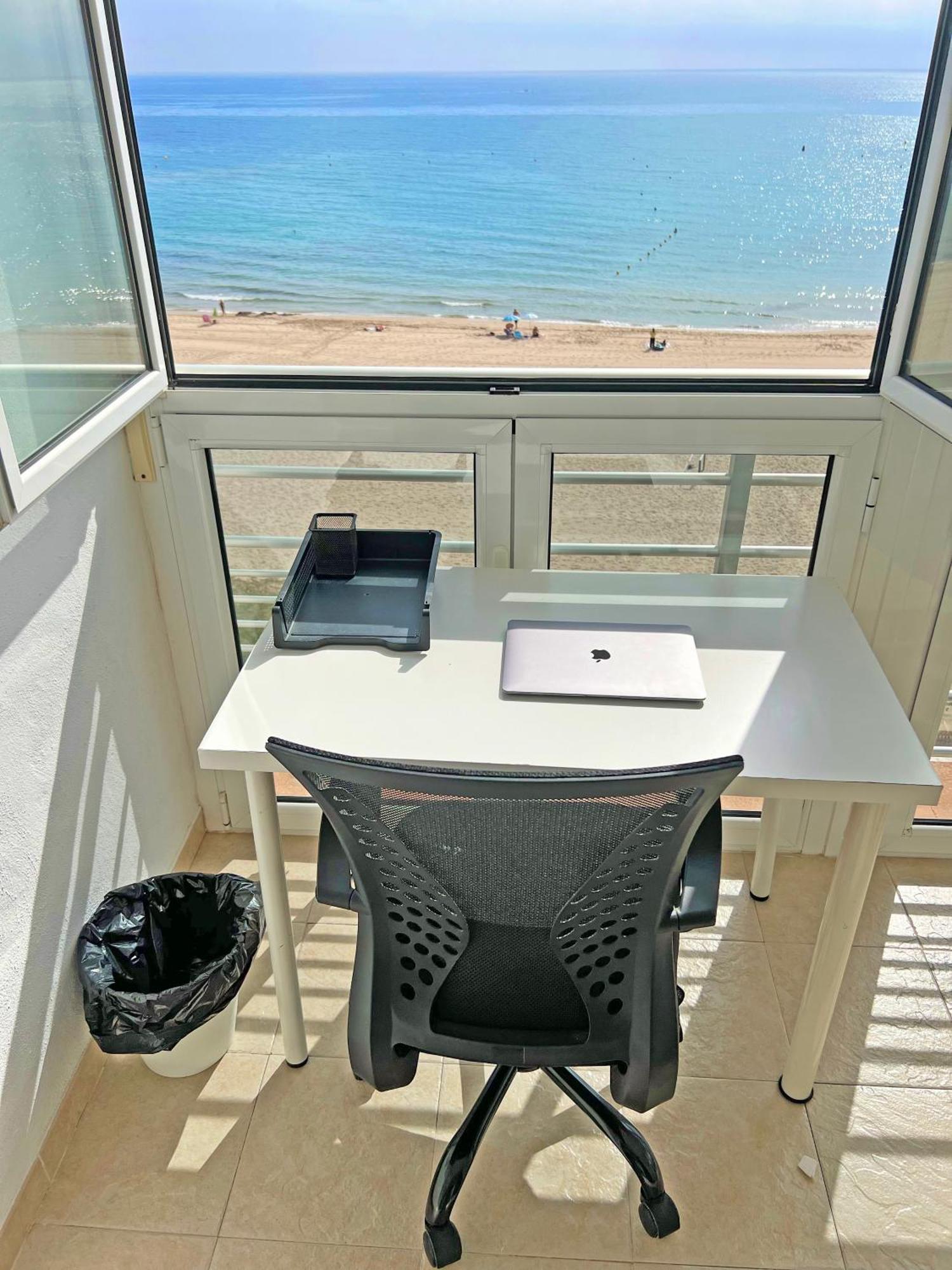 شقة Atico Frente Al Mar 2 Terrazas Barbacoa Y Parking Sujeto A Disponibilidad إل كامبيلو المظهر الخارجي الصورة