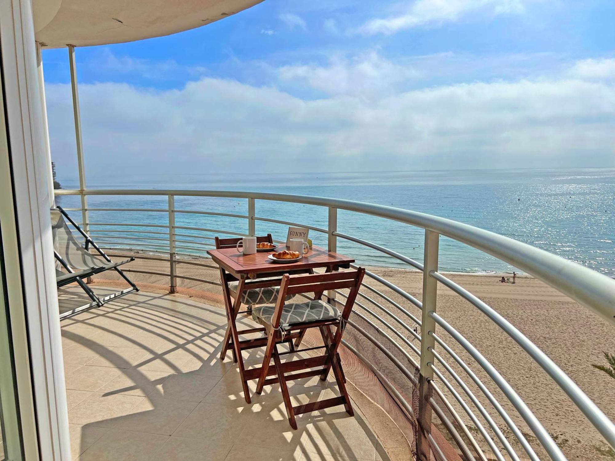 شقة Atico Frente Al Mar 2 Terrazas Barbacoa Y Parking Sujeto A Disponibilidad إل كامبيلو المظهر الخارجي الصورة